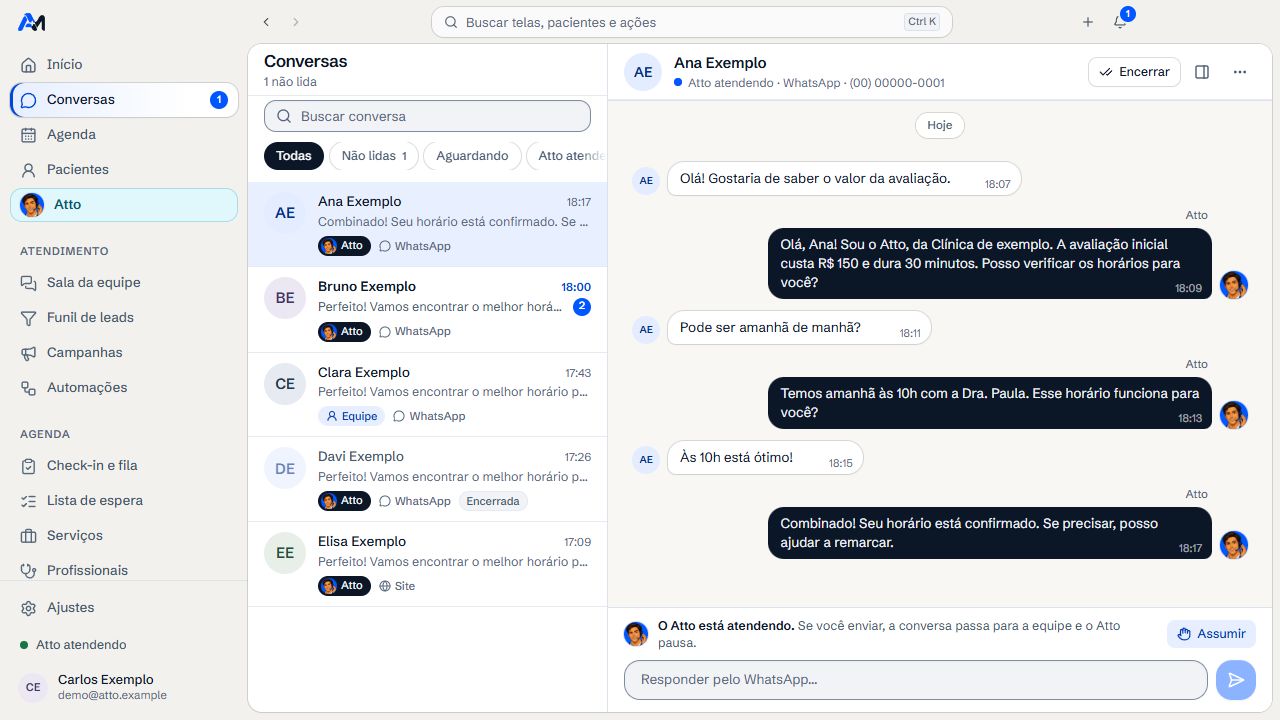 Tela Conversas do aplicativo Atenda com o Atto e o botão para a equipe assumir (dados de demonstração)